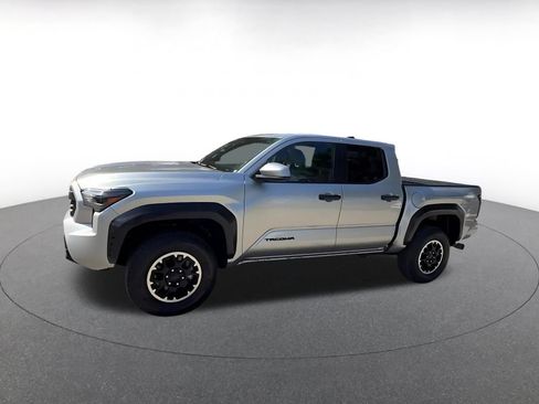 Used 2025 Toyota Tacoma TRD Off-Road AWD/4WD image 8