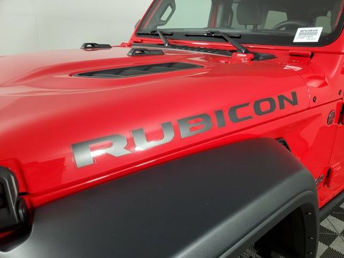 Used 2025 Jeep Wrangler Unlimited Rubicon w/ Convenience Group AWD/4WD image 11