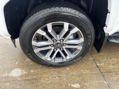 New 2026 Toyota 4Runner Limited AWD/4WD image 10