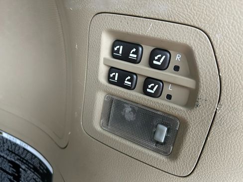 Used 2008 Lexus LX 570 Sport Utility AWD/4WD image 20