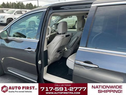 Used 2019 Chrysler Pacifica Limited w/ Advanced Safetytec Group FWD image 10