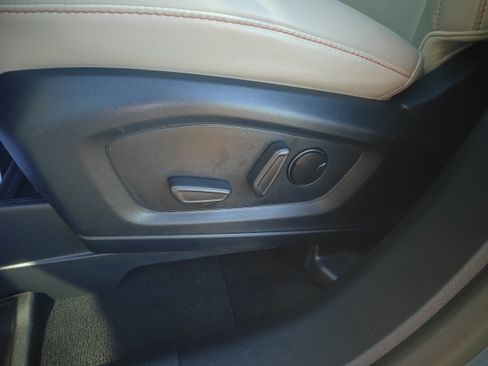 Used 2025 Ford Explorer Active w/ Active Comfort Package AWD/4WD image 18