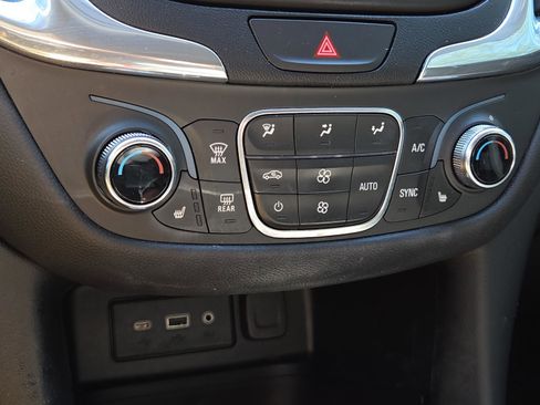 Used 2020 Chevrolet Equinox LT image 26