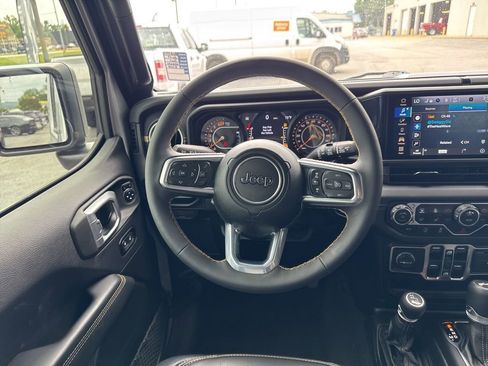 Used 2024 Jeep Wrangler Unlimited Sahara AWD/4WD image 30