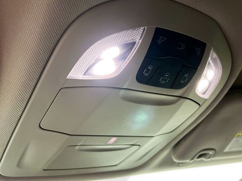 Used 2023 Chrysler Pacifica Touring-L image 22