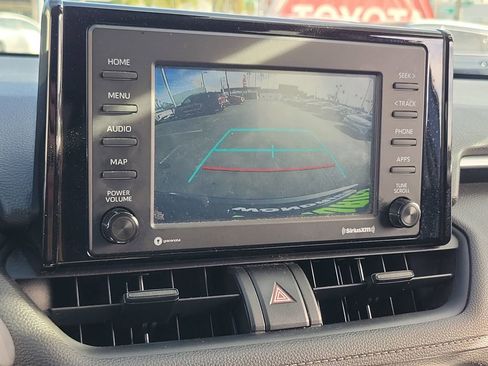 Used 2021 Toyota RAV4 LE image 27