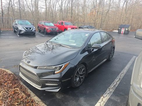 Used 2022 Toyota Corolla SE w/ Carpet Mat Package (TMS) image 4