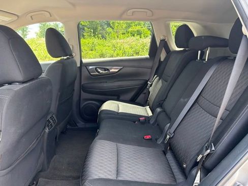 Used 2018 Nissan Rogue SV AWD/4WD image 16