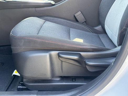 Used 2024 Chevrolet Trax RS w/ Sunroof Package image 21