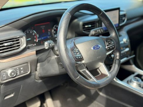 Used 2020 Ford Explorer Limited image 11