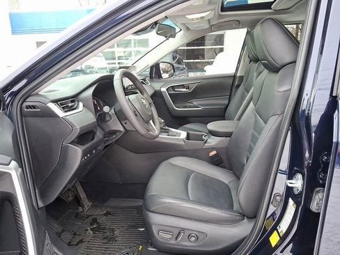 Used 2023 Toyota RAV4 XLE Premium image 13