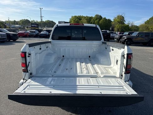 Used 2022 Nissan Frontier SV image 28