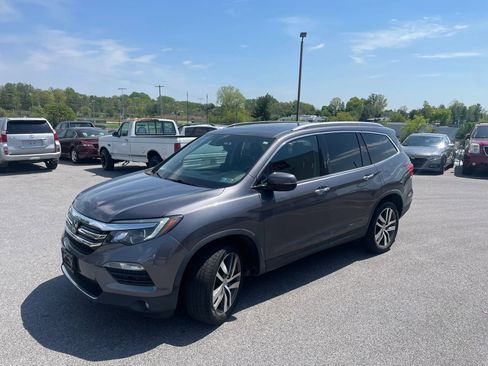 Used 2017 Honda Pilot Touring image 6