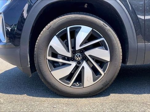 Used 2024 Volkswagen Atlas SE AWD/4WD image 5