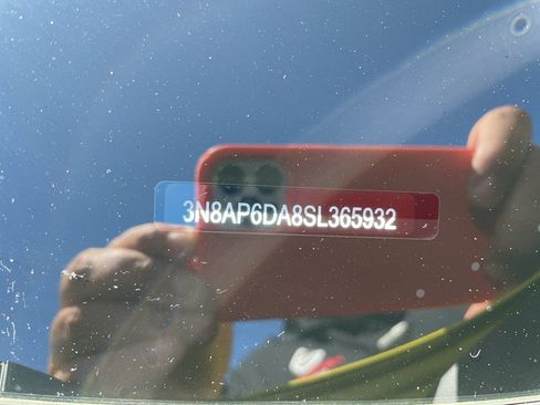 Certified 2025 Nissan Kicks SR FWD image 27