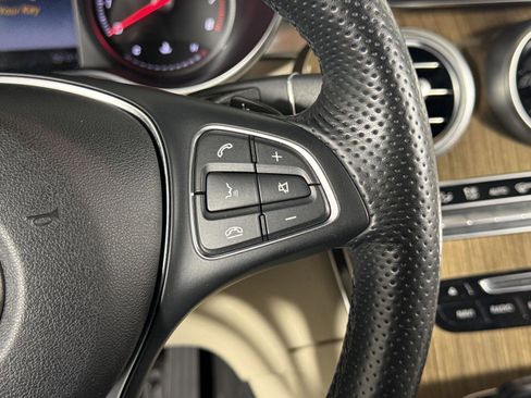 Used 2018 Mercedes-Benz GLC 300 4MATIC image 9