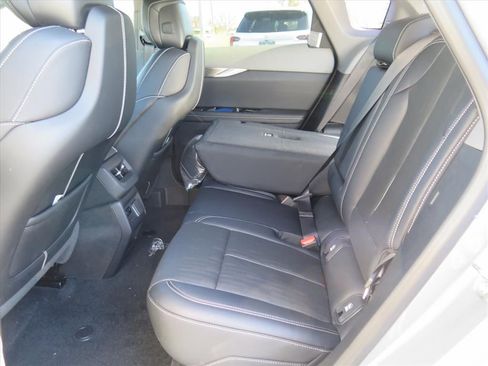 New 2026 Cadillac Optiq Luxury 2 image 24