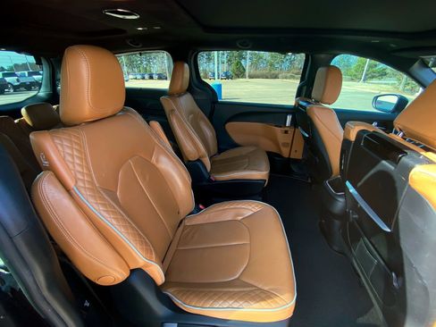 Used 2021 Chrysler Pacifica Pinnacle image 28