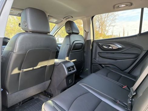 Used 2023 GMC Terrain SLT w/ Infotainment Package II image 18