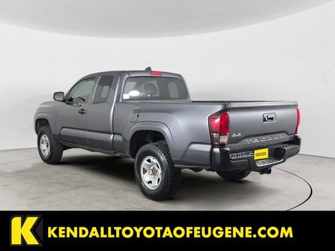 Used 2022 Toyota Tacoma SR image 3