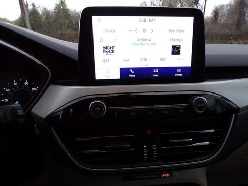 Used 2020 Ford Escape SE image 36