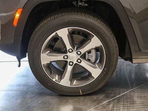 New 2023 Jeep Grand Cherokee 4WD 4xe image 38