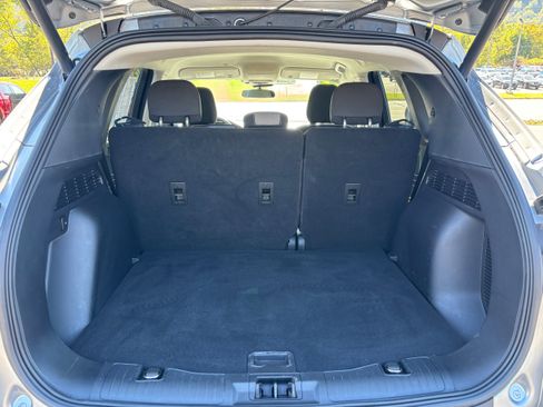 Used 2022 Ford Escape SE w/ SE Sport Appearance Package image 6