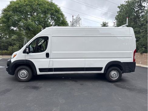 Used 2024 RAM ProMaster 2500 FWD image 2