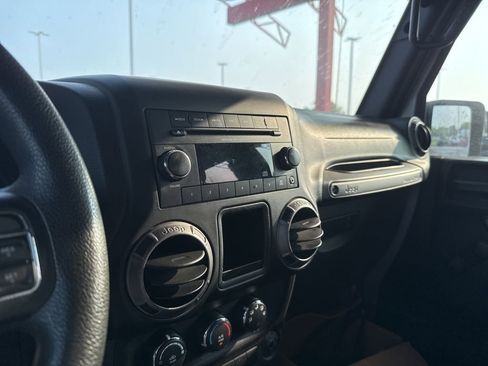 Used 2017 Jeep Wrangler Sport image 15