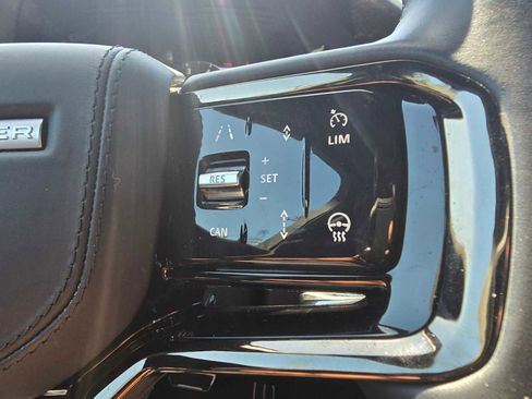 Certified 2025 Land Rover Range Rover Velar Dynamic SE image 32