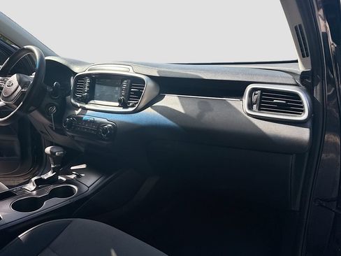 Used 2019 Kia Sorento FWD image 31
