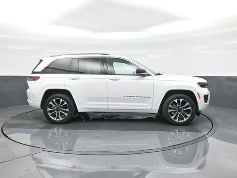 Used 2023 Jeep Grand Cherokee Overland w/ Adv Protech Group III AWD/4WD image 8