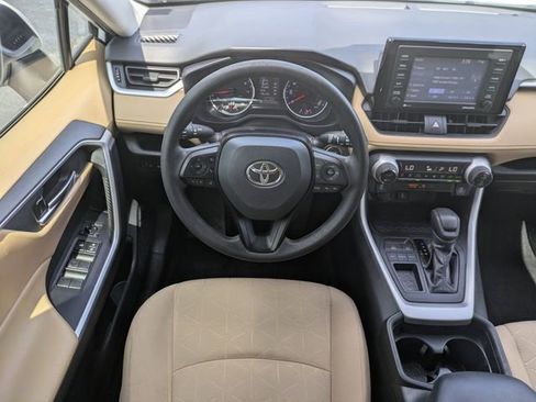 Used 2020 Toyota RAV4 XLE w/ Convenience Package FWD image 17