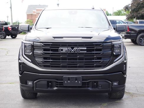 Used 2023 GMC Sierra 1500 Elevation w/ LPO, Elevation Black Package AWD/4WD image 5