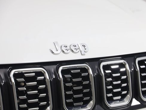 Used 2025 Jeep Compass Limited image 14