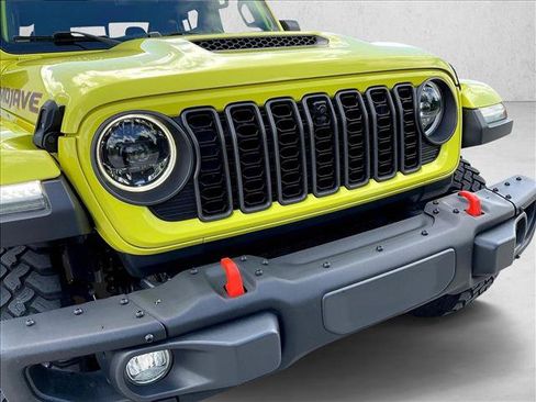 Used 2024 Jeep Gladiator Mojave AWD/4WD image 30