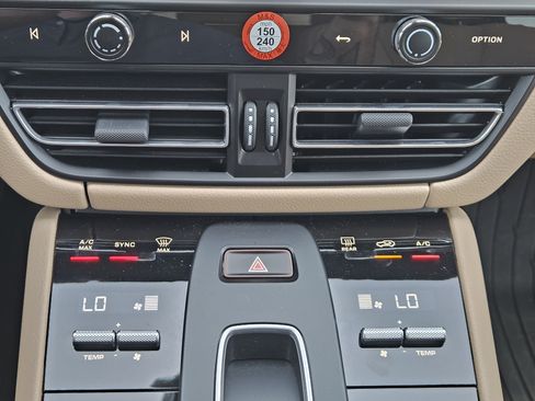 Certified 2026 Porsche Macan S AWD/4WD image 19