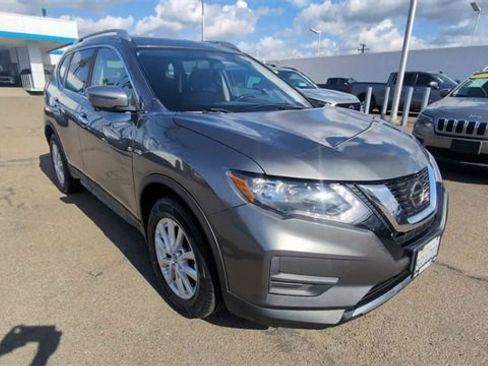 Used 2018 Nissan Rogue SV w/ Premium Package image 2