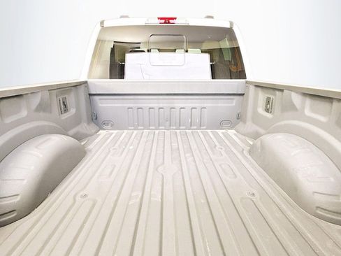 Used 2023 Ford F250 Lariat w/ Chrome Package image 28