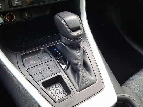 Used 2021 Toyota RAV4 XLE w/ Convenience Package AWD/4WD image 17