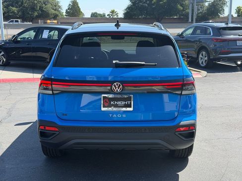 New 2026 Volkswagen Taos SE FWD image 8