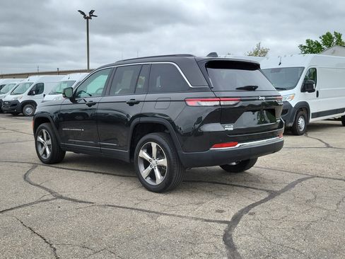 Used 2025 Jeep Grand Cherokee Limited AWD/4WD image 3