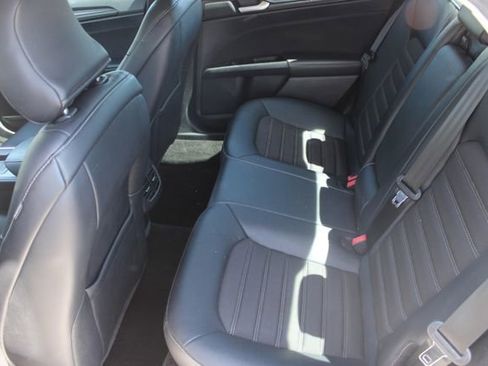 Used 2018 Ford Fusion SE w/ Equipment Group 201A FWD image 8