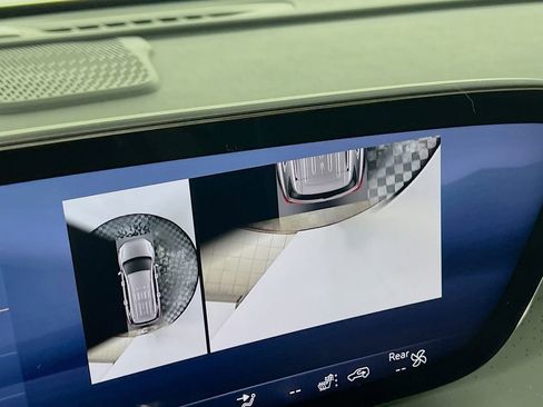Certified 2025 Buick Enclave Avenir w/ Trailering Package, 5000 lbs. AWD/4WD image 12