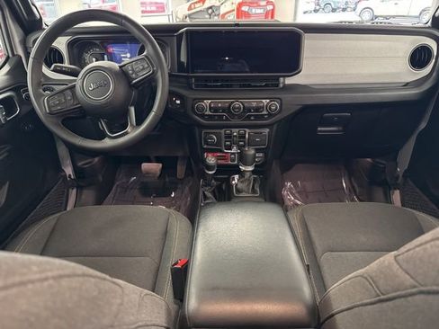 Used 2024 Jeep Wrangler Unlimited AWD/4WD image 2