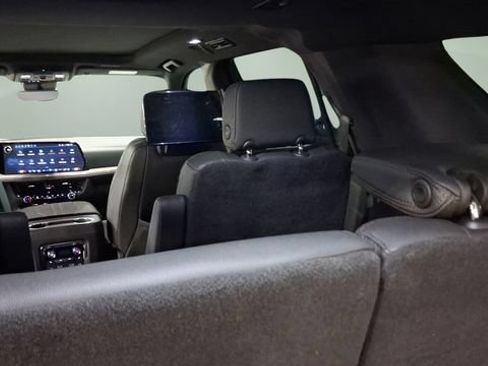 Used 2025 Chevrolet Tahoe High Country AWD/4WD image 22