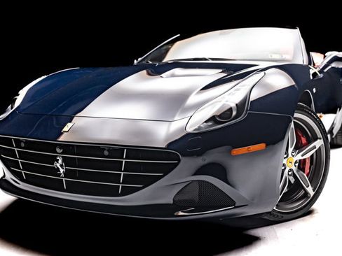 Used 2016 Ferrari California T RWD image 21