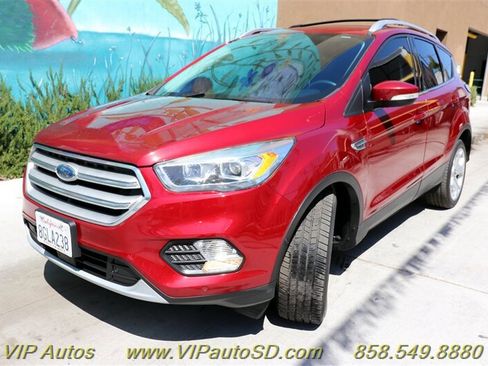 Used 2018 Ford Escape Titanium image 4