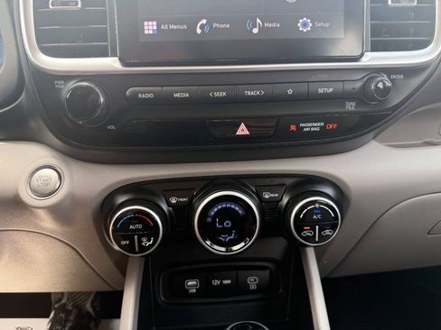 Used 2025 Hyundai Venue SEL FWD image 48