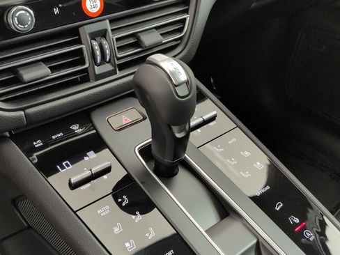 New 2026 Porsche Macan AWD/4WD image 21